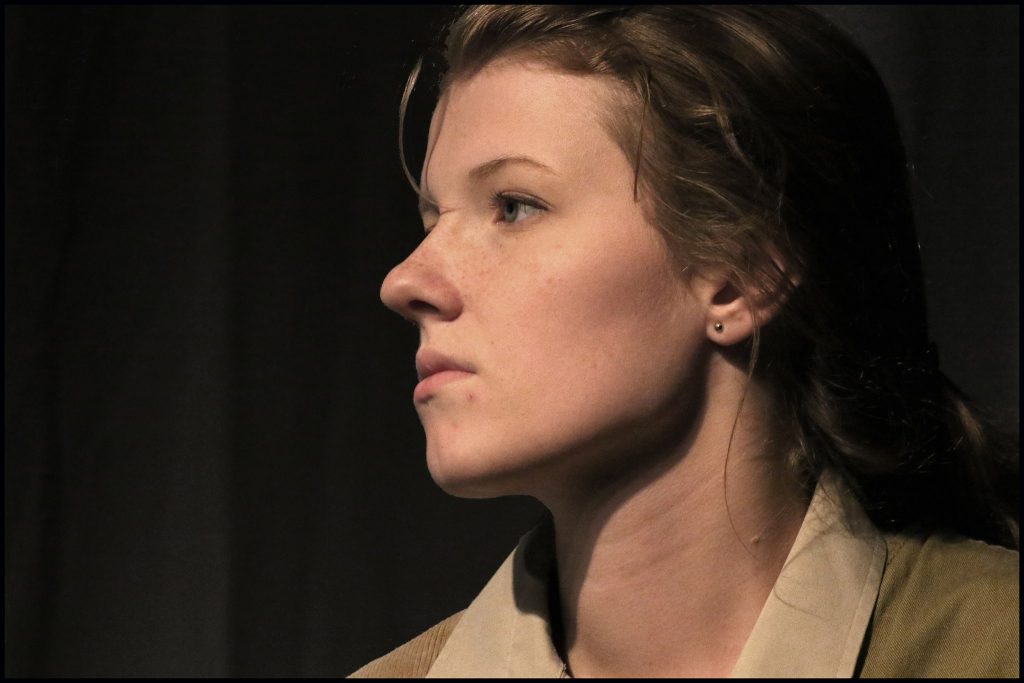 Ali Knollenberg in Timon